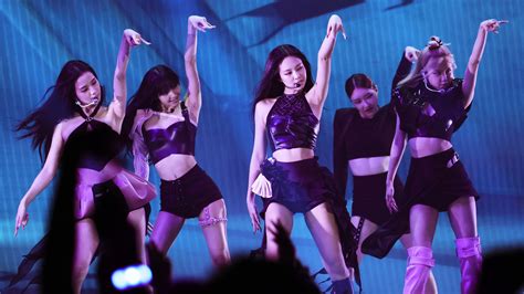 Watch BLACKPINK Perform Their Hit “Pink Venom” at VMAs 2022 | Teen Vogue