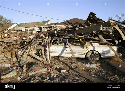 Hurricane Katrina damage at New Orleans, failure of the levee flood ...