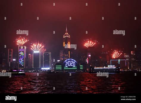 Hong Kong new year fireworks Stock Photo - Alamy