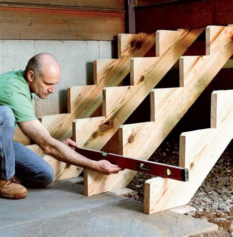 Treppenwangen mit Wasserwaage nivellieren | Diy stairs, Diy staircase ...