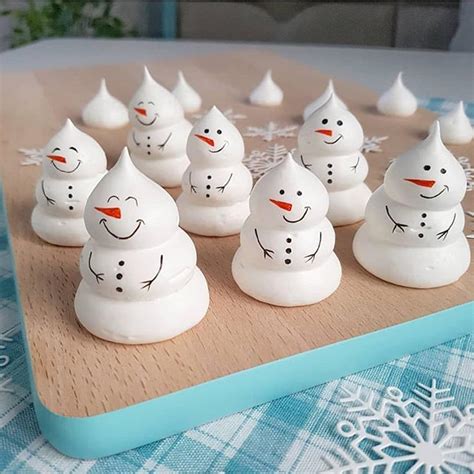 Snowmen meringues ⛄️!! . . | Biscoitos merengue, Docinhos de natal, Culinária natalina