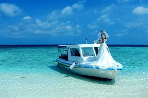 Dreamy Maldives Wedding on the Sandbank