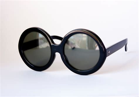 Vintage Inspired Black Round Sunglasses by MGCSPLLS on Etsy