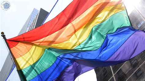 เล่าเรื่อง LGBT แบบ 101 ล้วงลึก Pride Month วัฒนธรรมของชาวสีรุ้ง | ShortRecap