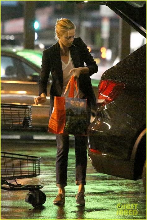 Charlize Theron Flips Off Paparazzi During Rainy Grocery Run: Photo ...