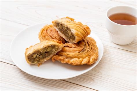 Premium Photo | Chicken curry puff pastry