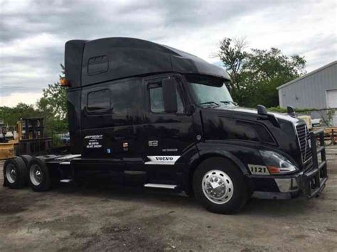 Volvo VNL (2007) : Sleeper Semi Trucks