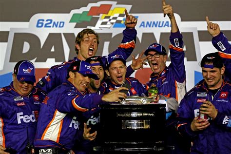 How long is the Daytona 500 in laps, miles, kilometers, and longest times