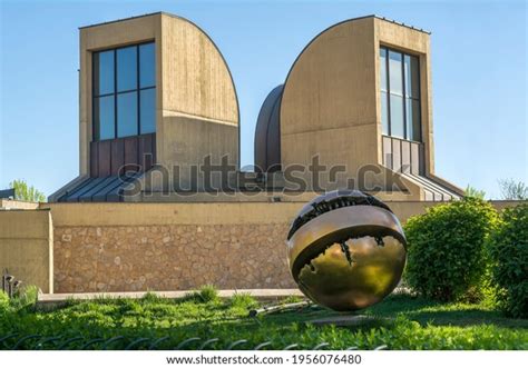 24 Tehran Museum Contemporary Art Images, Stock Photos, 3D objects ...