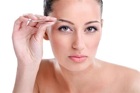 How To Perfectly Shape Sparse Or Aging Eyebrows | HuffPost Canada Style