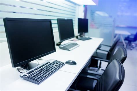 Tips for Choosing the Right Monitor for Your Office PCs