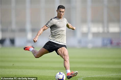 Ronaldo Training - Cristiano Ronaldo Photos Photos - Manchester United ... : Ronaldo juventus ...