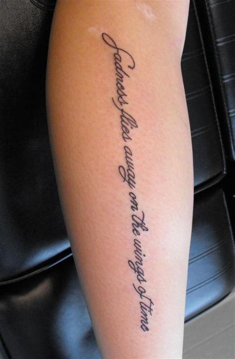 115 Tatuajes pequeños con letras y símbolos para mujeres | Tatuajes para Mujeres