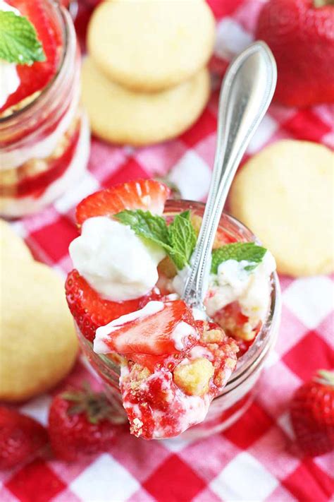 The Best Strawberry Yogurt Parfait Recipe | Foodal