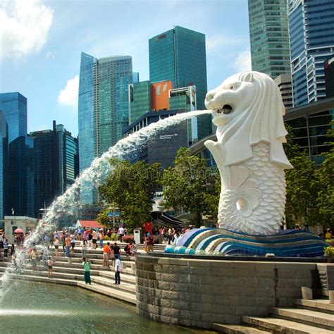 Merlion Fountain in Singapore Editorial Photography - Image of harbor ...