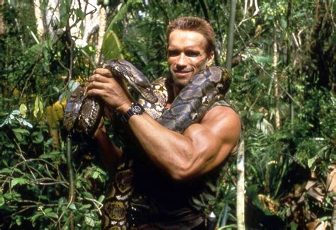 Arnold Schwarzenegger behind the scenes on #Predator (1987). | Affiche film, Film, Cinéma