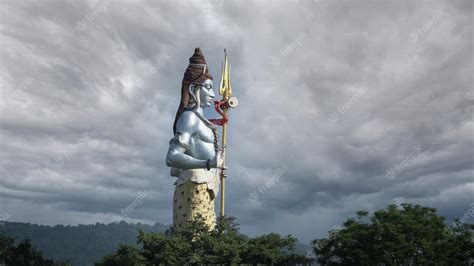 Premium Photo | Beautiful picture of lord shiva in rishikesh