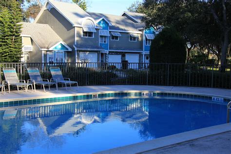 Live Oak. Pool area - Daytona Condos