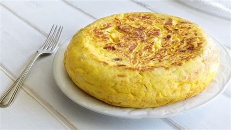 Cómo cocinar una tortilla de patatas gorda sin que quede cruda en su ...