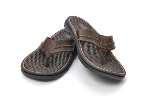 11 Best Leather Flip Flops - Shoerazzi