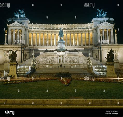 italy, rome, piazza venezia, vittoriano, night Stock Photo - Alamy