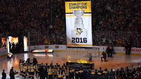 Pittsburgh Penguins raise Stanley Cup banner before season opener - ESPN