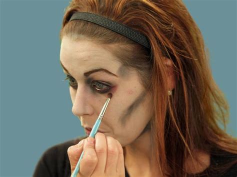 Halloween Makeup Tutorial: Zombie | HGTV