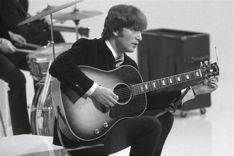 Exploring John Lennon's Acoustic Guitar Technique with the Beatles ...