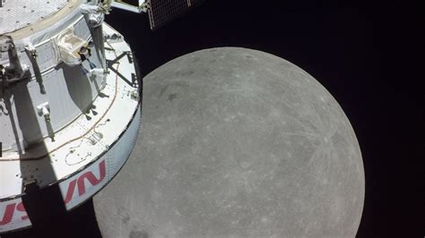 NASA 'giddy' over amazing moon views from Artemis 1 Orion spacecraft ...