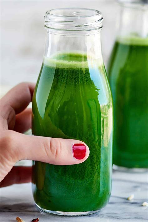 Green Juice Recipe - w/ Kale, Cucumber, Celery, & Apples