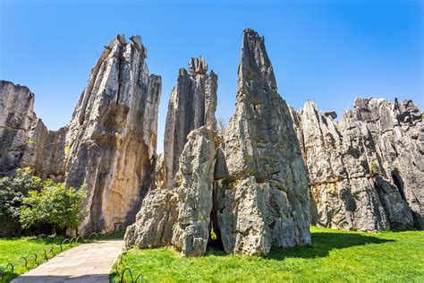 10 Weird Rock Formations Around the World