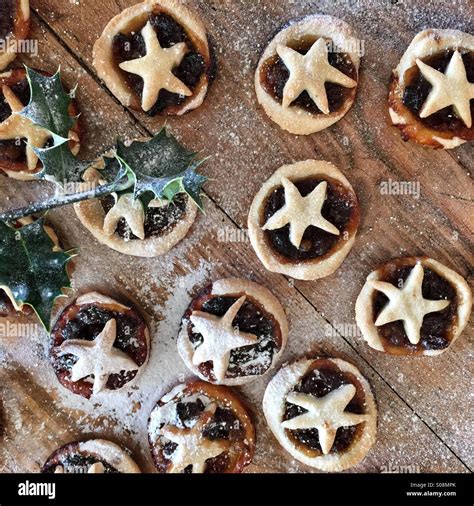 Mince pies at Christmas Stock Photo - Alamy