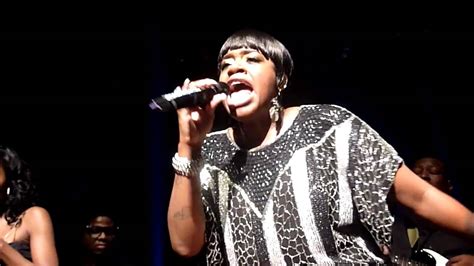 Fantasia sings Teach Me live at the Warfield, SF, CA - YouTube