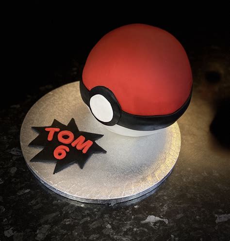 Pokemon pokeball cake | Pokeball cake, Cake tins, Cake