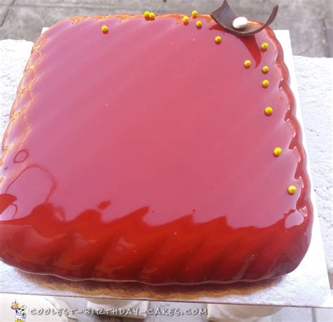 6 Awesome Homemade Mirror Glaze Cakes for the Coolest Frosting Ever