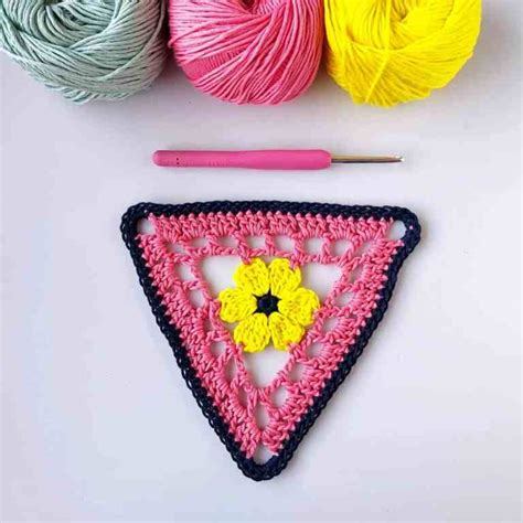 Crochet Flower Bunting - Free Pattern - Annie Design Crochet