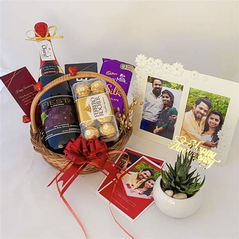 Buy Anniversary Gifts For Him India | Online Gift Hampers