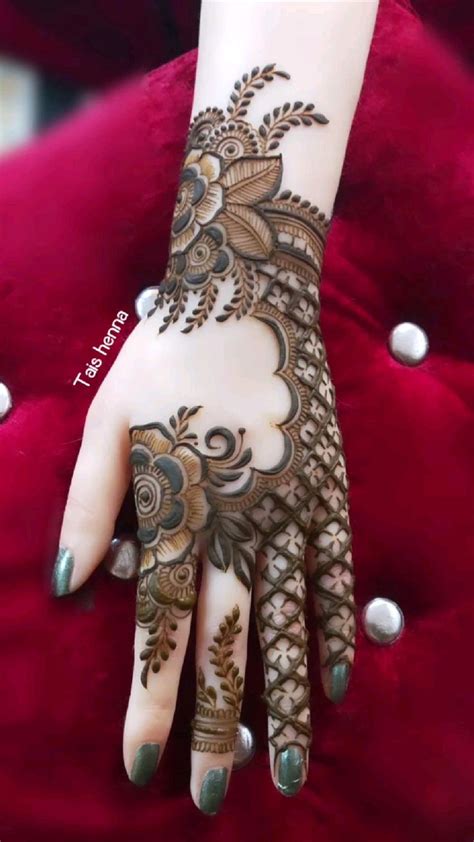 Floral back hand mehndi design | Back hand mehndi designs, Circle ...