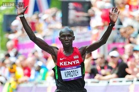 Wilson Kipsang smashes marathon record in Berlin win - News18