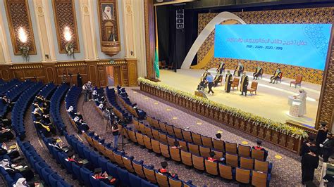 University of Sharjah celebrates graduation of 880 students