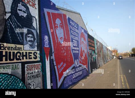 international wall murals lower falls road belfast northern ireland uk Stock Photo - Alamy