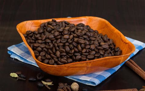 Roasted coffee beans 12072925 Stock Photo at Vecteezy