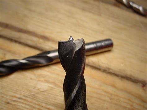 Flat Bottom Drill Bit by Christophe Mineau -- Hi, In wood turning, I like inlaying some pearl ...