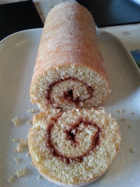 Baking Crazy!: Swiss Roll - recipe by Mary Berry