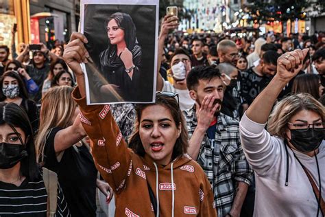 Après la mort de Mahsa Amini en Iran, « ce sont des femmes qui sont sur ...