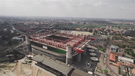 Estadio Giuseppe Meazza (en italiano, Stadio Giuseppe Meazza), también ...