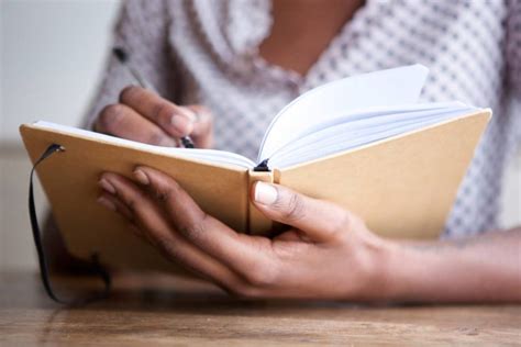 The Best Journaling Techniques To Try (According To 7 Experts)