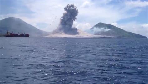 Volcano Eruption in Papua New Guinea - NewsAsylum