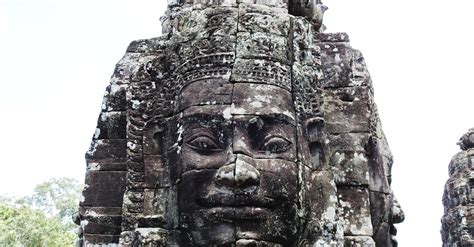 Statues at Bayon Temple · Free Stock Photo