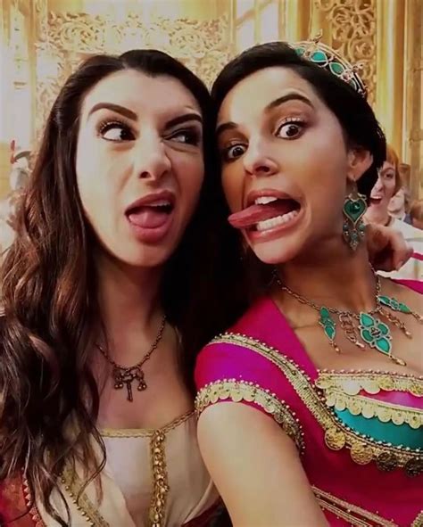 Aladdin, 2019 on Instagram: “ 🕌 #jasmine and #Dalia selfie #aladdín #fri... | Aladdin film ...